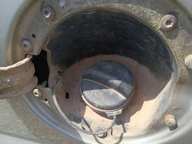 2005-chevrolet-suburban-image-68