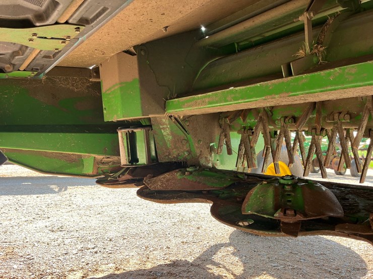 2023-john-deere-c400-image-10