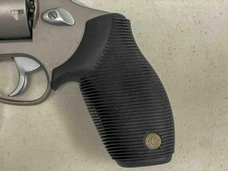taurus-revolver-image-11