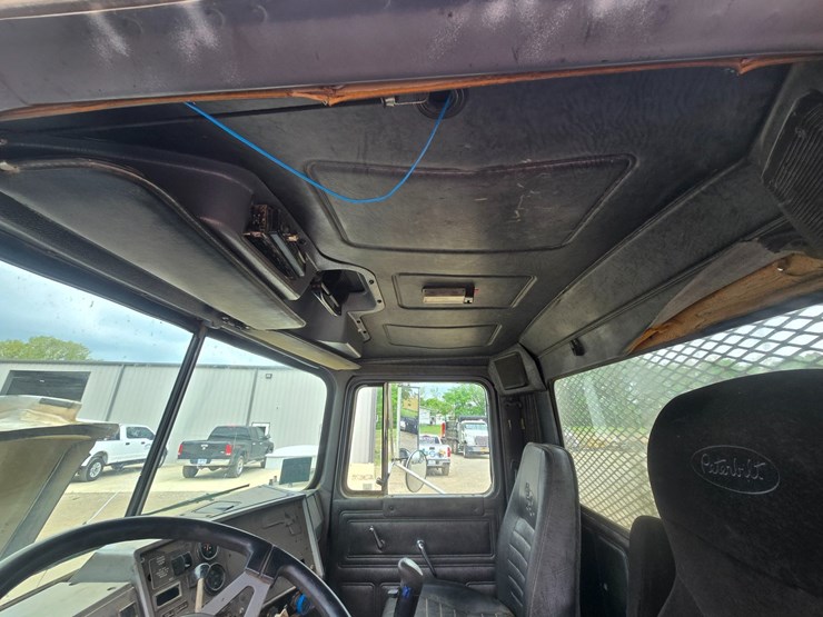 2001-mack-rd690s-image-70