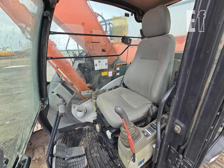 2014-hitachi-zx245us-lc-5n-image-14