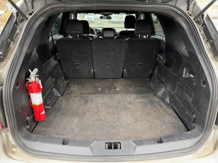 2020-ford-explorer-image-21