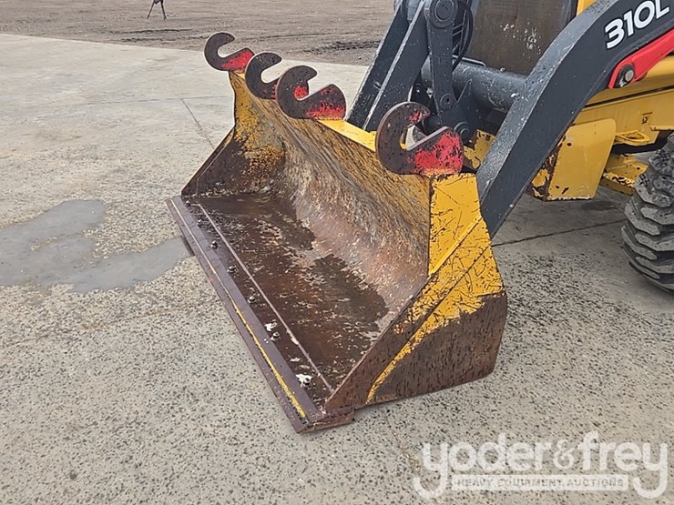 2018-deere-310l-image-21