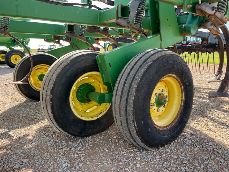 2009-john-deere-2210-image-16
