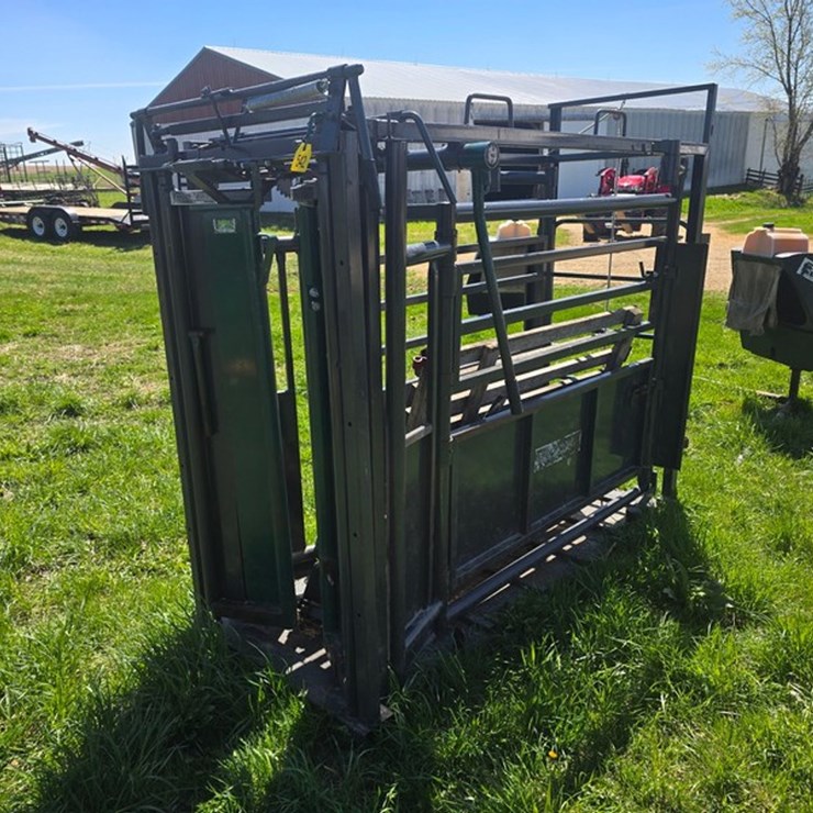 #542 • Tuff Built Cattle Chute