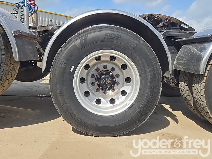 2014-kenworth-t880-image-14