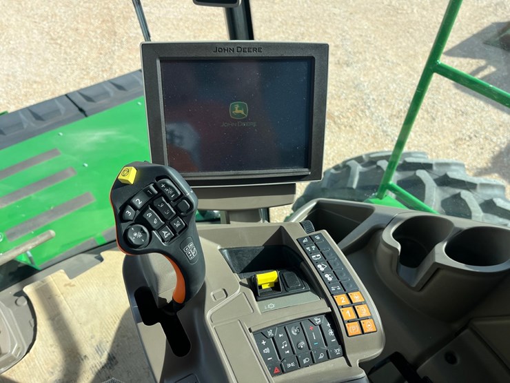 2023-john-deere-w235r-image-34