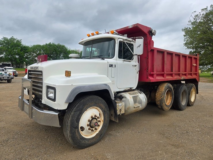 2001-mack-rd688s-image-3