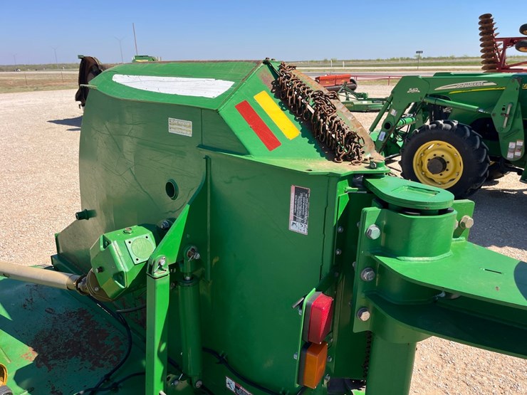 2019-john-deere-10-image-8