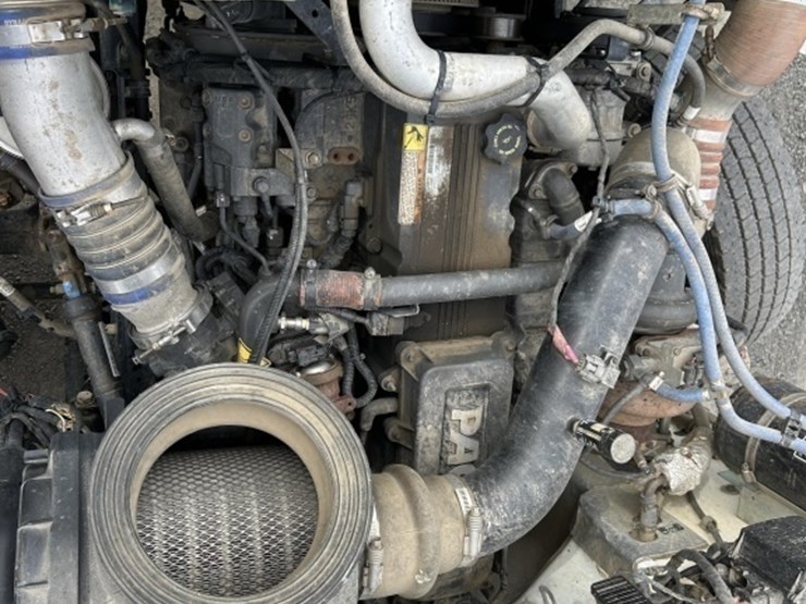 2017-peterbilt-337-image-41