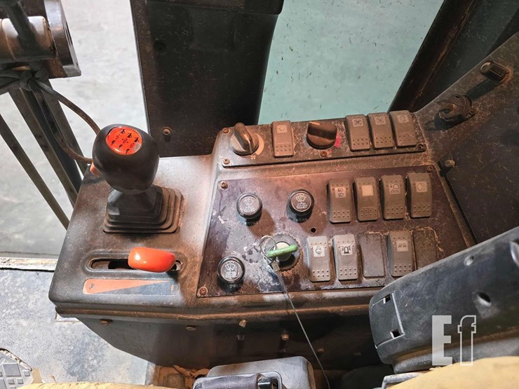 2004-volvo-g740b-image-23