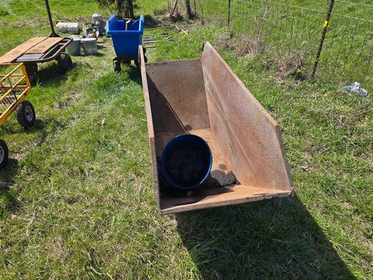 #596-•-walk-behind-feed-cart-image-2