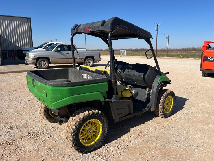 2021-john-deere-gator-image-4