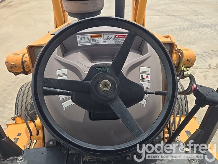 2004-case-580m-image-82