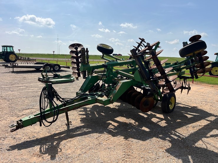 2000-john-deere-637-image-1