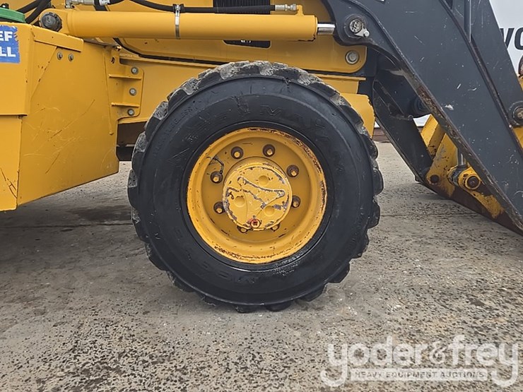 2018-deere-310l-image-17