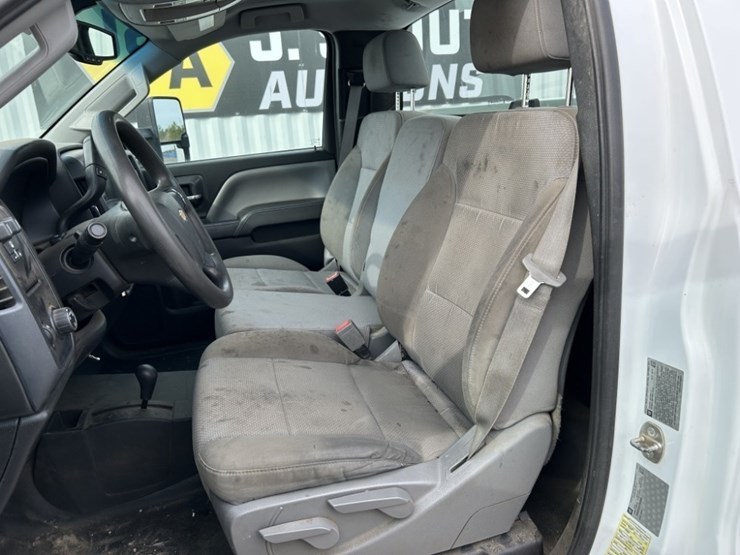 2015-chevrolet-silverado-3500-image-25