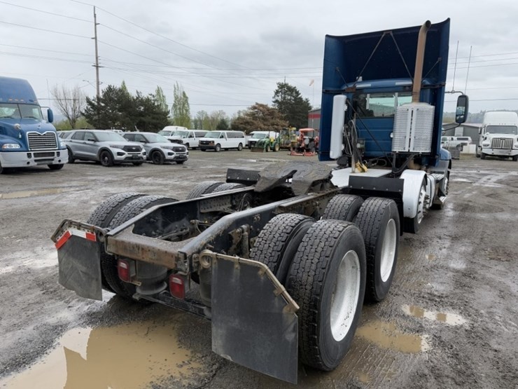 mack-cxu-tri-axle-truck-tractor-image-4