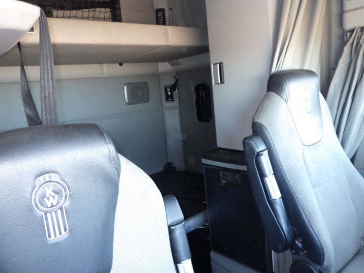 2020-kenworth-t680-image-6