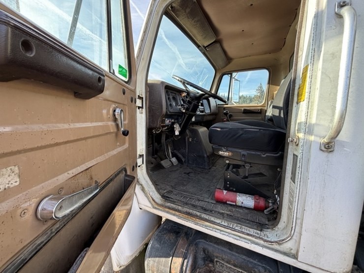 1985-international-4700-image-24