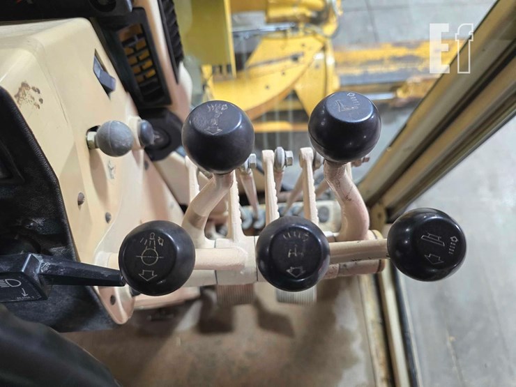 2006-caterpillar-143h-image-19