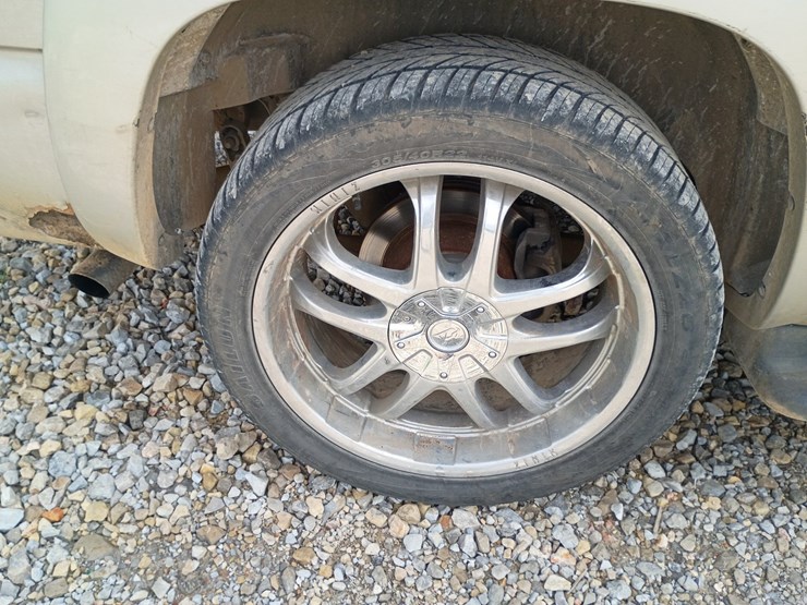 2005-chevrolet-suburban-image-89