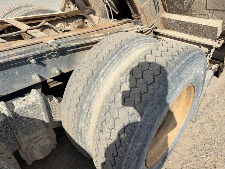 2000-mack-rd688s-image-18