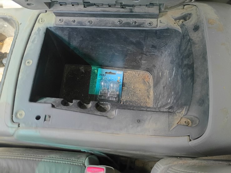 2005-chevrolet-suburban-image-44