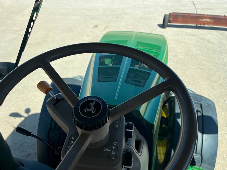 2013-john-deere-7215r-image-24