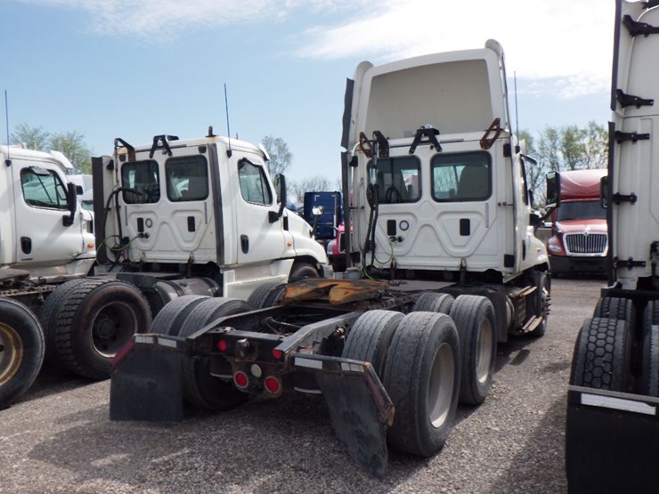 2017-freightliner-cascadia-125-image-7