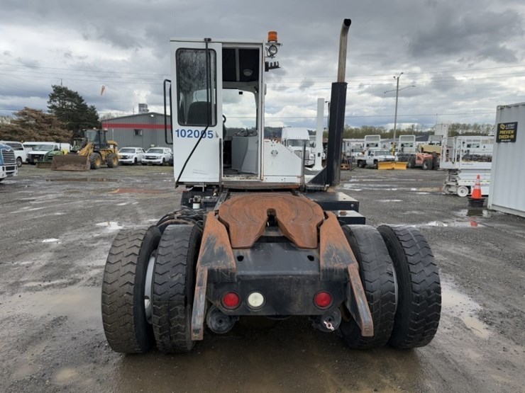 2010-kalmar-ottawa-yard-spotter-truck-image-5