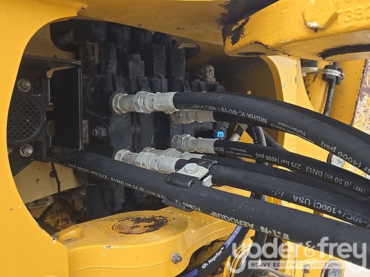 2018-deere-310l-image-48