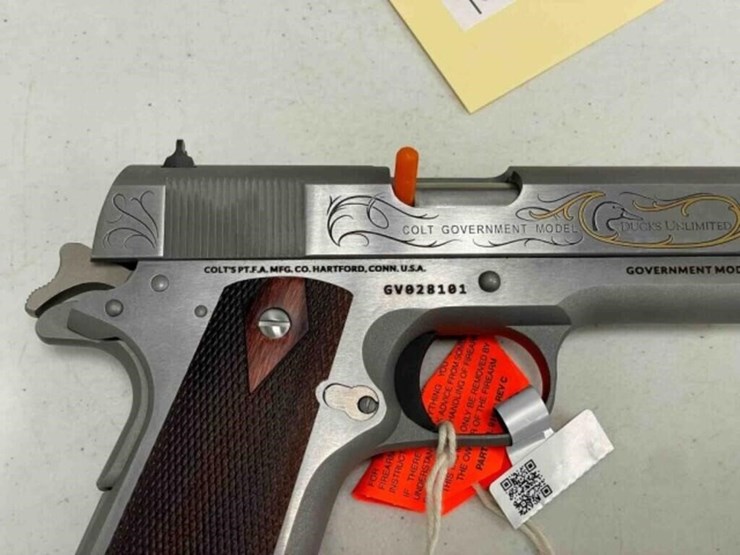 colt-pistol-image-15