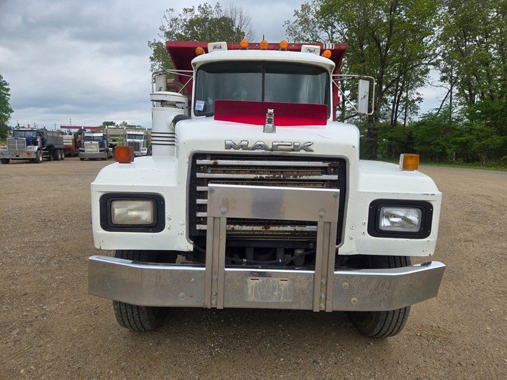 2001-mack-rd688s-image-27