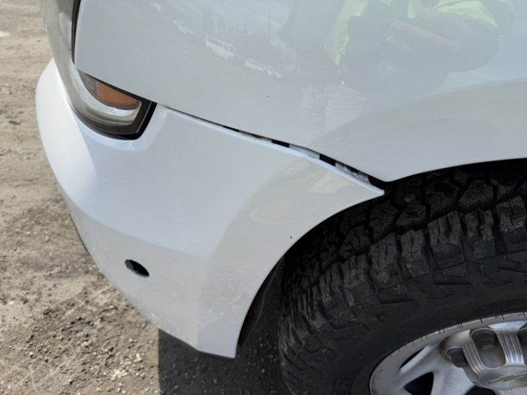 2013-chevrolet-tahoe-image-31