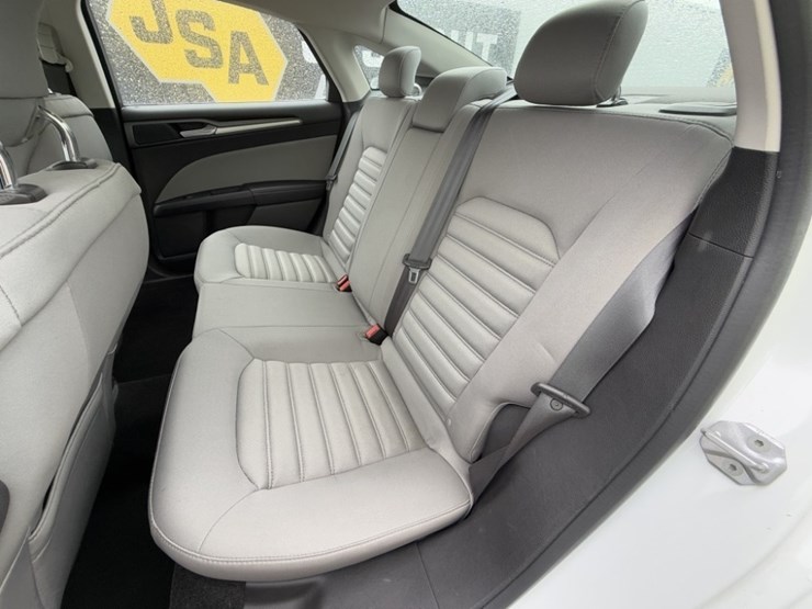 2014-ford-fusion-sedan-image-20