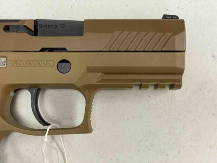 sig-sauer-pistol-image-5