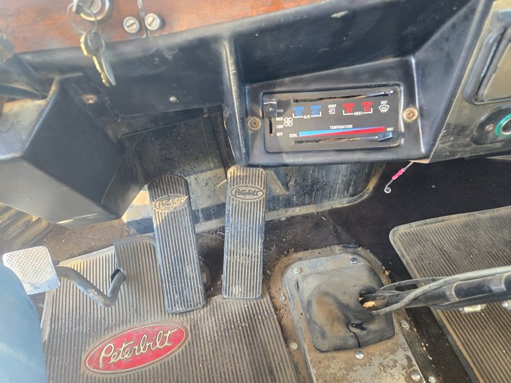 1987-peterbilt-379-image-73