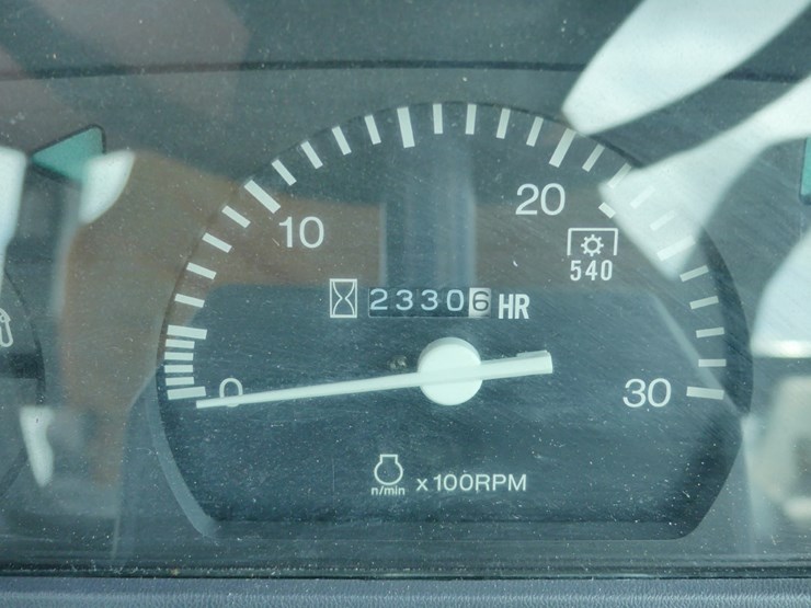 2004-kubota-m9000-image-14