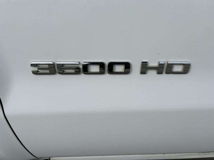 2015-chevrolet-silverado-3500-image-10