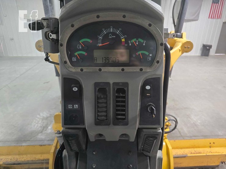 2012-caterpillar-140m2-image-16