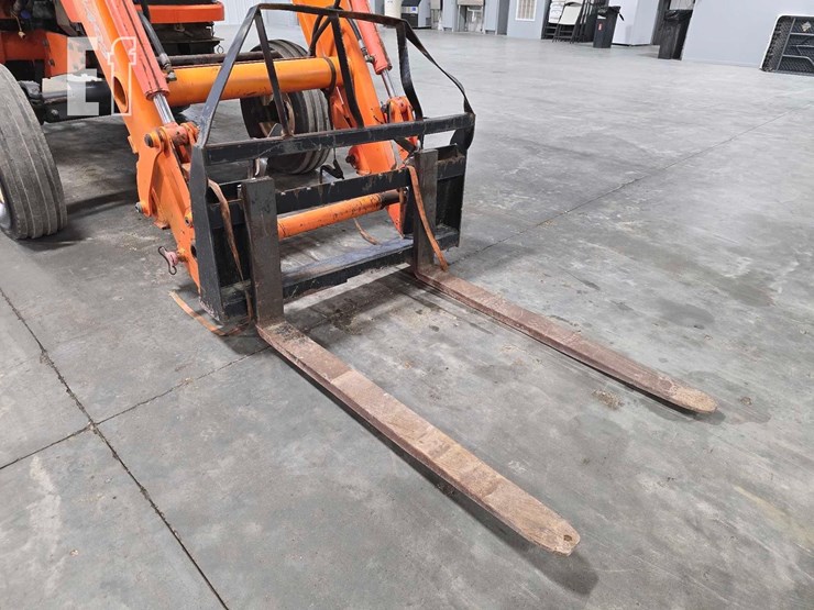 2012-kubota-m108s-image-12