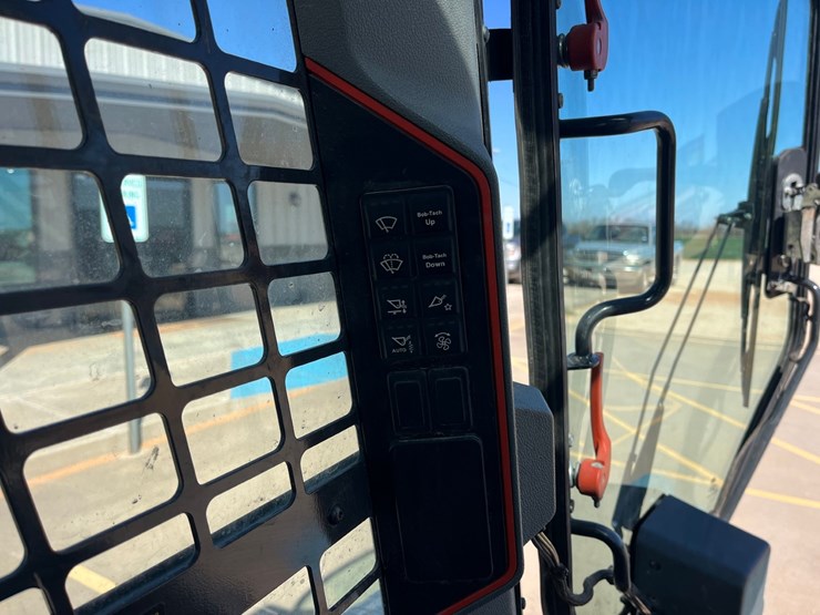 2021-bobcat-t66-image-16