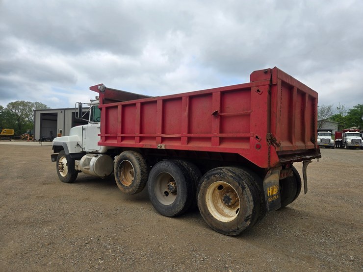 2001-mack-rd688s-image-11