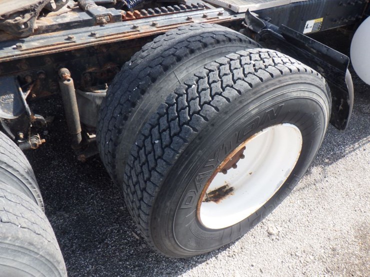 2001-mack-ch613-image-5