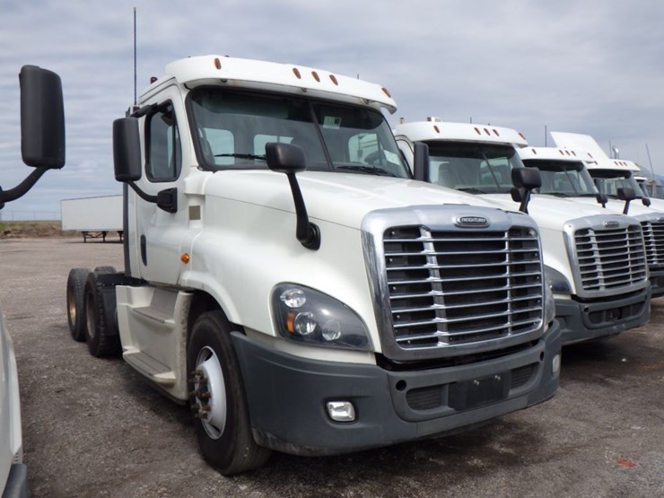 2017-freightliner-cascadia-125-image-3