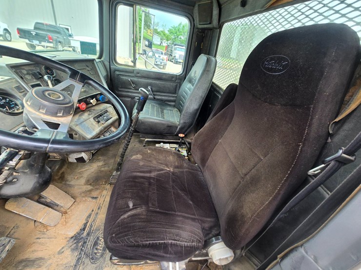 2001-mack-rd690s-image-69