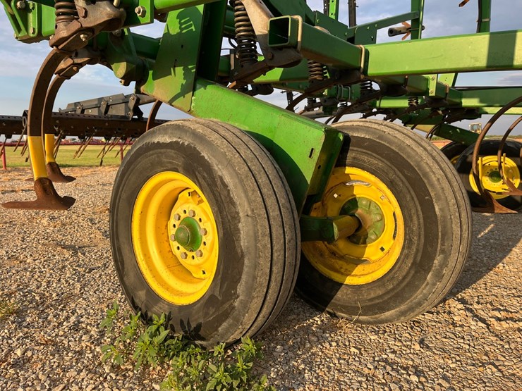 2004-john-deere-2210-image-8