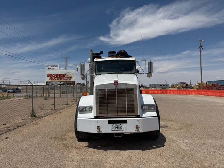 2012-kenworth-t800-image-2