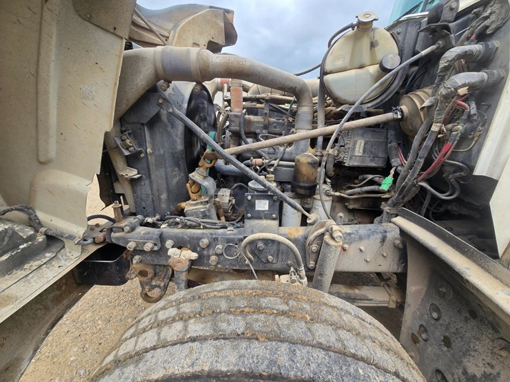 2001-mack-rd690s-image-56